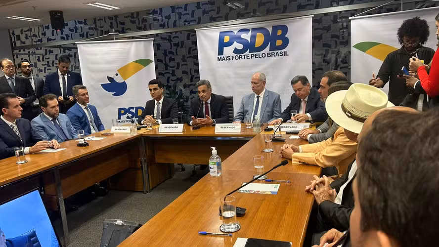 Ciro não descarta candidatura à Presidência pelo PSDB após convite de Aécio Neves