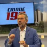 Elmano pedirá revisão de norma para endurecer fiscalização de tornozeleiras no Ceará