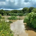 Enchente no Rio Cariús arrasta pote de local de devoção à Benigna em Santana do Cariri