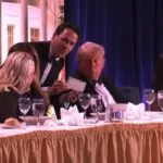 Trump é retirado às pressas de jantar por agentes nos EUA após sons de tiros