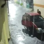 Câmera de segurança flagra furto de carro no bairro Prefeito José Walter, em Fortaleza