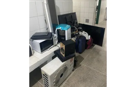 Homem é preso em Fortaleza após invadir casa e furtar vários aparelhos eletrônicos