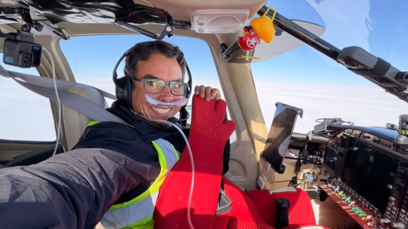 Piloto cearense vence etapa mais perigosa da volta ao mundo e parte rumo à Inglaterra