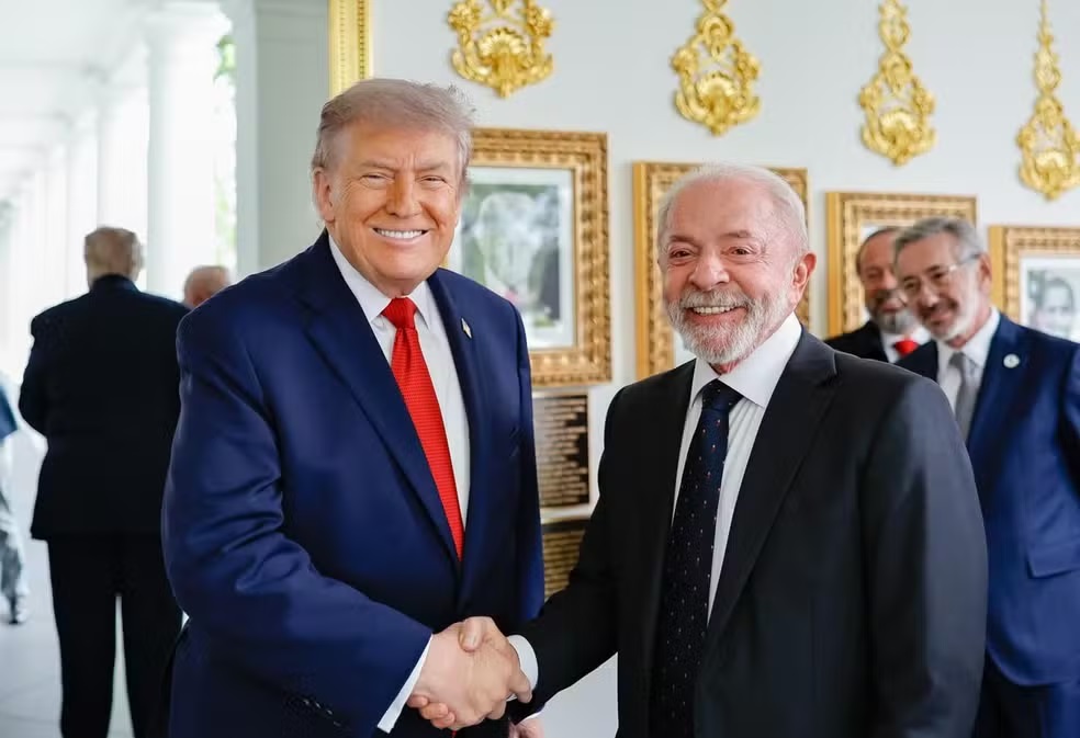 Trump elogia Lula após reunião na Casa Branca e chama presidente brasileiro de “cara inteligente”