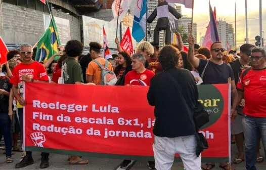 Protesto na Beira-Mar reúne trabalhadores contra escala 6×1 em Fortaleza