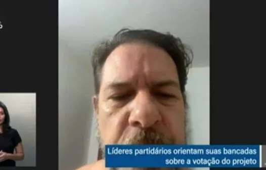 Cid Gomes participa de sessão online do Senado aparentemente sem camisa