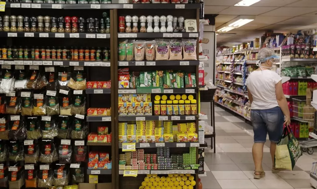 Supermercados e farmácias podem contratar artistas apenas para pequenas ações e merchans