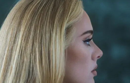 Adele anuncia data de lançamento do álbum ‘30’