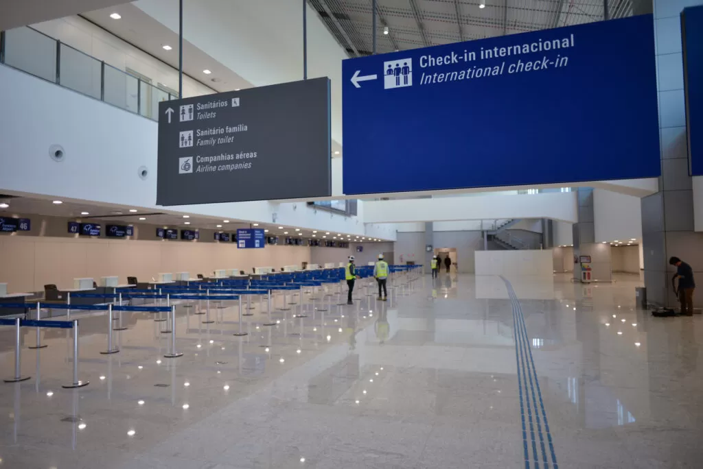 Passageiros denunciam problemas com passagens aéreas na pandemia