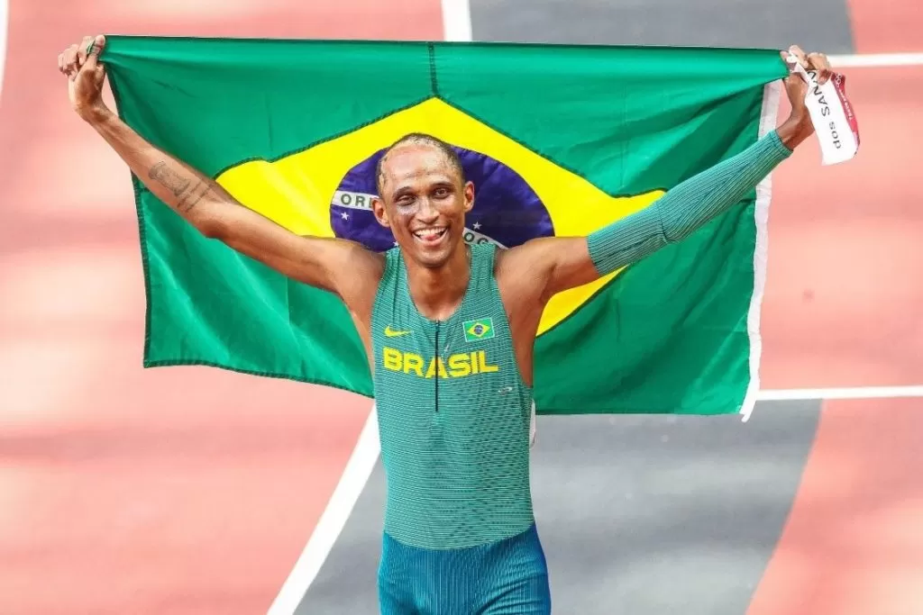 Alison dos Santos fatura ouro e Thiago Braz bronze na Suécia