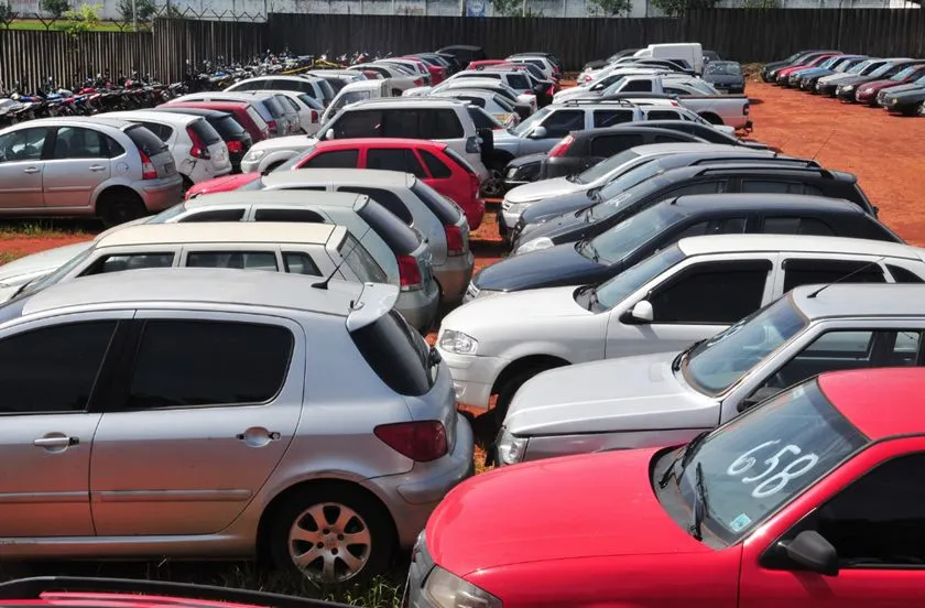 AMC realiza leilão de veículos com quase 500 lotes