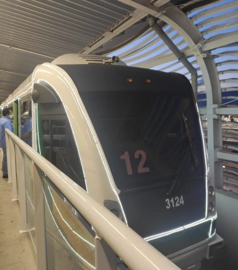 Vagões do Metrofor são decorados para o fim de ano