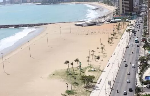 Aterro da Praia de Iracema, em Fortaleza, é fechado para obras