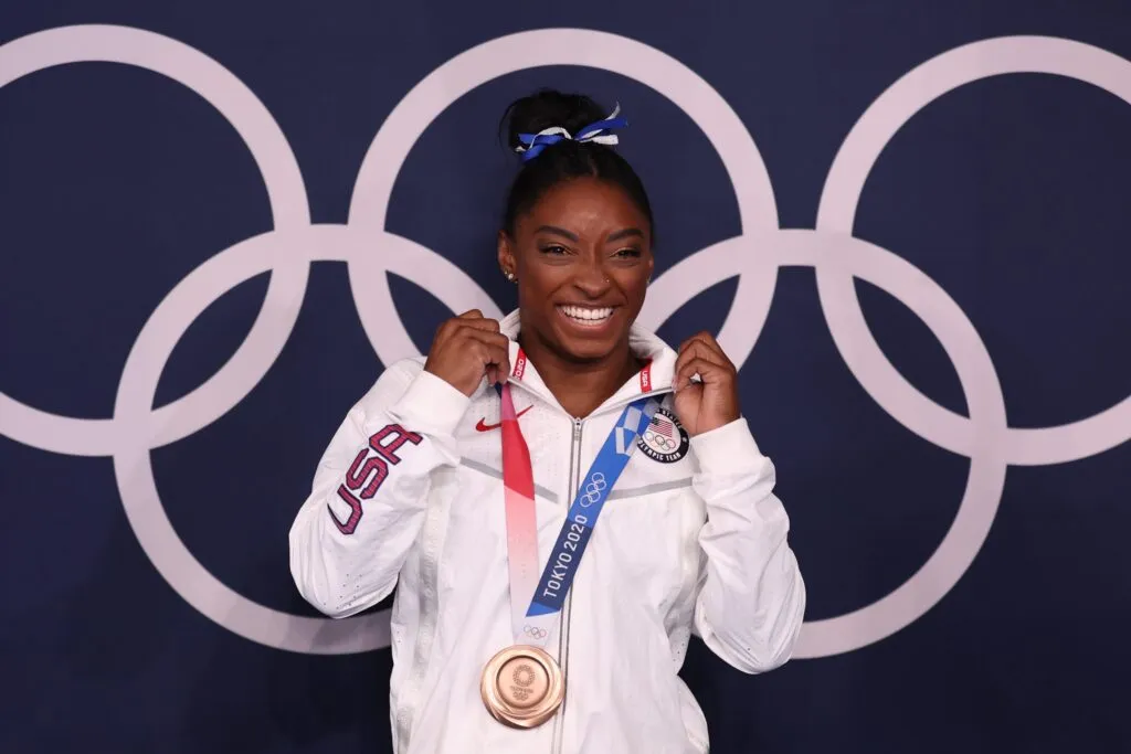 Ginástica chega ao fim com bronze de Simone Biles ofuscando ouro de Hashimoto