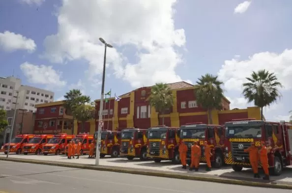 Corpo de Bombeiros recebe novos caminhões e viaturas