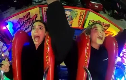 Bruna Marquezine ‘passa mal’ em brinquedo radical com Sasha