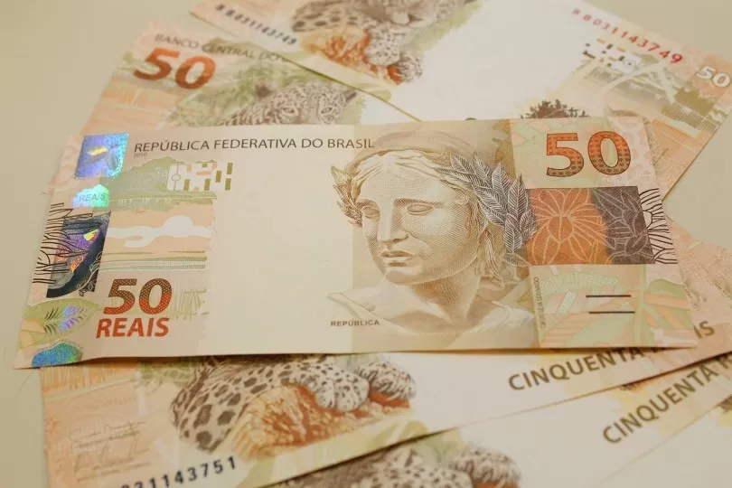 Abono salarial deve ser de até R$ 2.420 a partir de janeiro de 2022; saiba quem tem direito