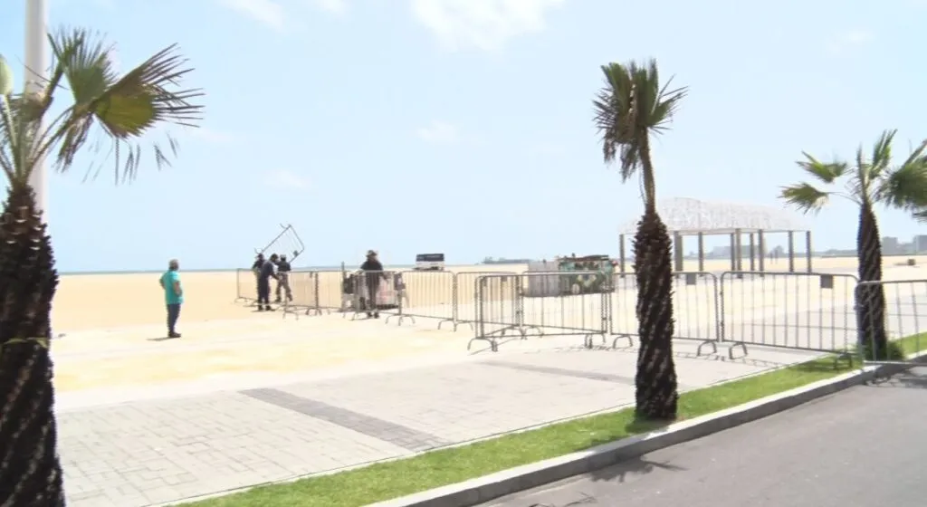 Calçadão da Beira Mar é bloqueado para impedir aglomeração na Semana Santa