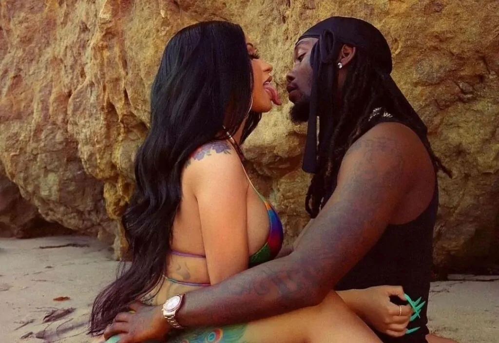 Cardi B presenteia marido com cheque de R$ 11 milhões