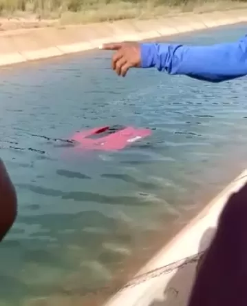 Carro com cinco pessoas cai no canal da transposição do São Francisco e duas morrem no local