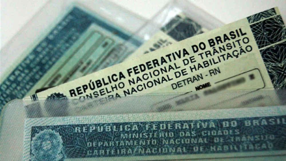 Motoristas que tiveram a CNH vencida em 2020 poderão renovar o documento em 2021