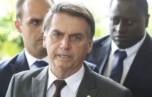 Após pressão do Congresso, Bolsonaro anuncia criação de comitê para combate à pandemia