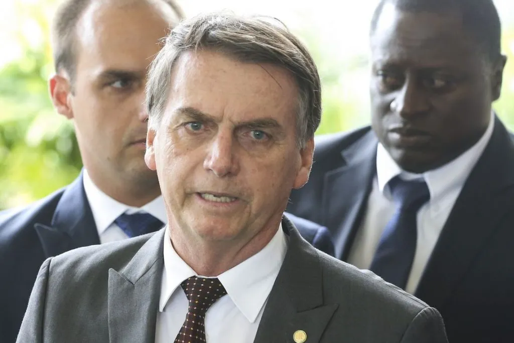 Após pressão do Congresso, Bolsonaro anuncia criação de comitê para combate à pandemia