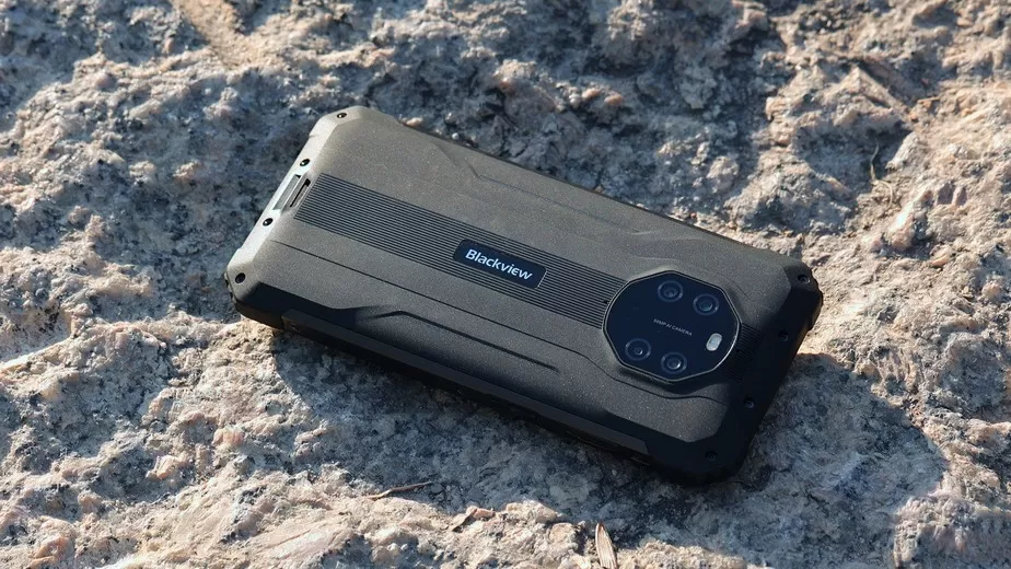 Conheça o celular resistente à pancada e com bateria que dura quatro dias