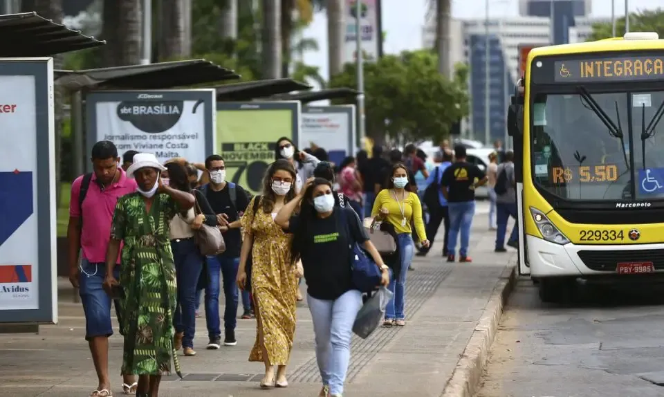Covid-19: o que muda com o fim do estado de emergência no Brasil?