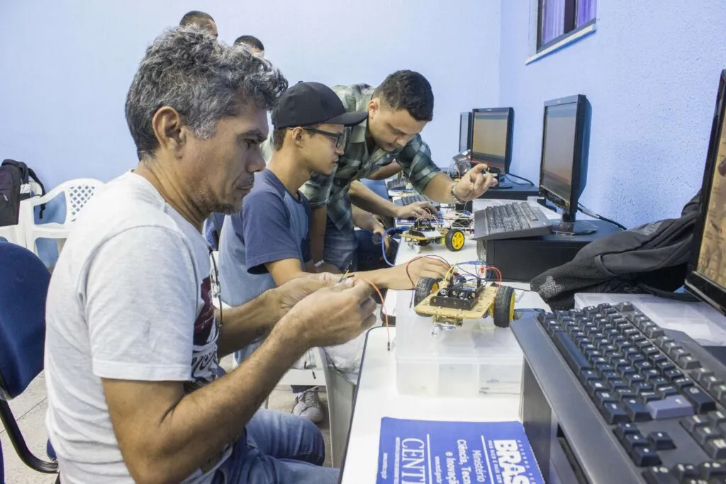 Centec seleciona professores para Escolas Profissionalizantes; confira as áreas