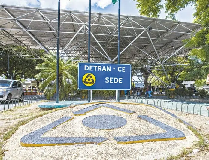 Detran volta a atender presencialmente na próxima terça-feira (13); confira serviços