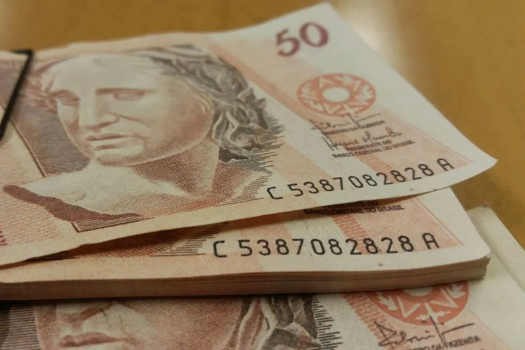 Novo auxílio de R$ 102 volta a ser pago a partir de 10 de dezembro; saiba como se cadastrar e quem tem direito