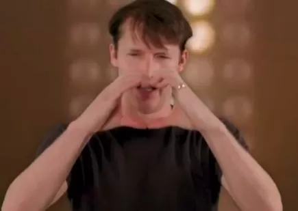 Dono de uivo, James Blunt dança “Coração Cachorro”, de Ávine Vinny e Matheus Fernandes