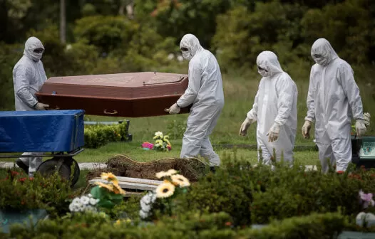 Covid-19: com 3ª maior cobertura vacinal do Brasil, Ceará tem redução de casos graves e óbitos