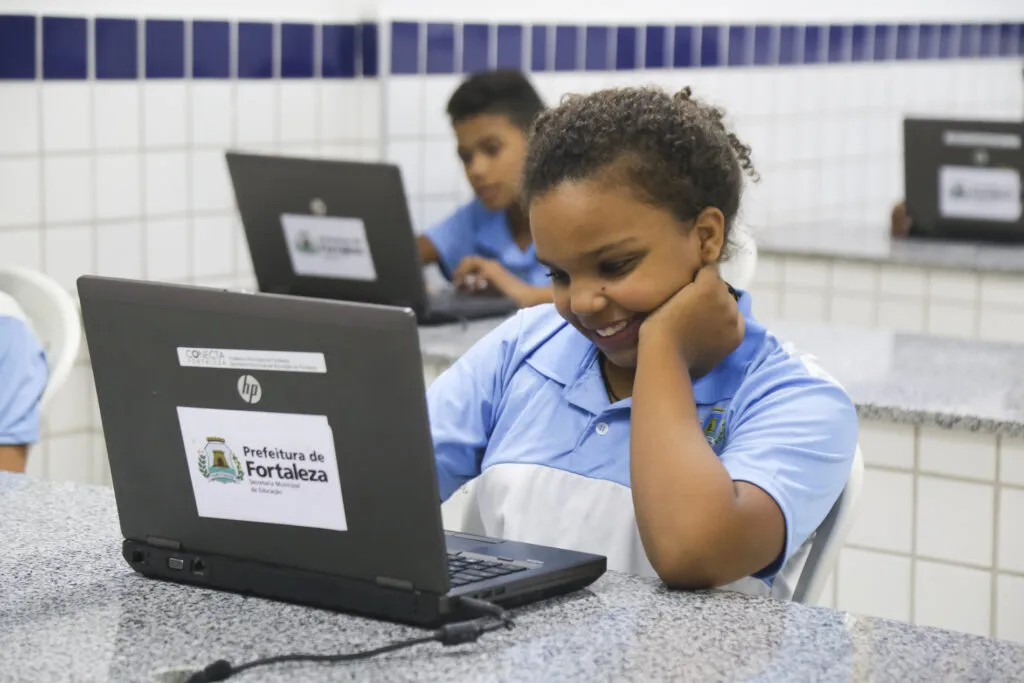 Tecnologia auxilia queda da evasão escolar para 0,4% em Fortaleza