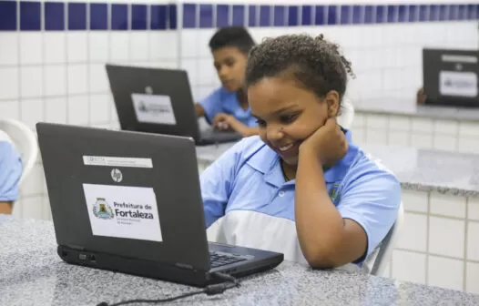 Prefeitura de Fortaleza lança programa que conecta alunos da rede pública à universidade