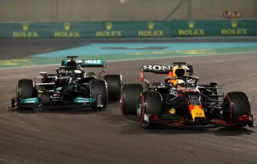 Fórmula 1: Max Verstappen ultrapassa Hamilton na última volta e conquista o título mundial