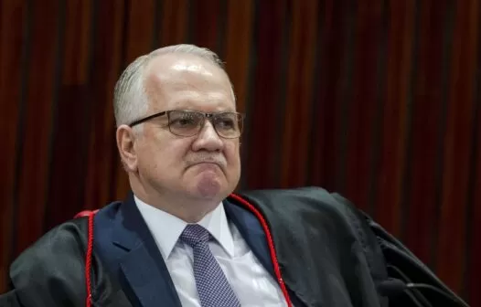 Fachin suspende alíquota zero para importação de revólveres