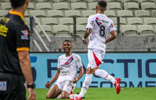 Ferroviário vence o Icasa no Castelão e se isola na liderança do Campeonato Cearense