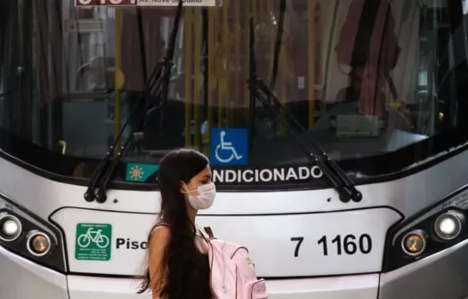 Covid-19: Fiocruz considera prematura retirada de máscaras e passaporte