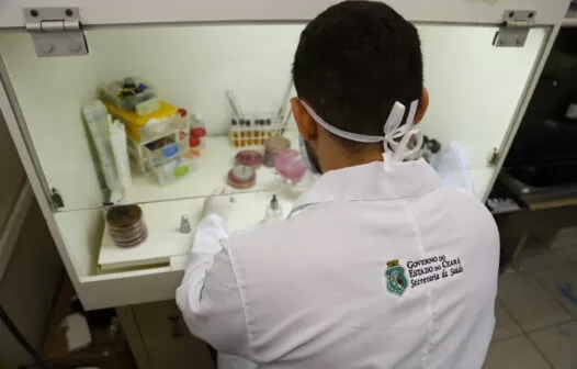 Conselho aprova pesquisa sobre uso de remédios contra HIV para tratar Covid-19