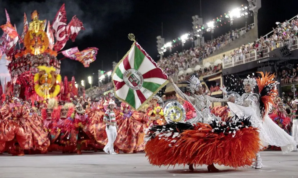 Quando começam os desfiles das escolas de samba em 2025? Veja datas do Carnaval no Rio de Janeiro