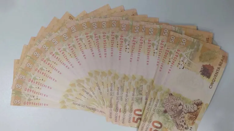 Homem é preso com R$ 1 mil em cédulas falsas na Granja Lisboa, em Fortaleza
