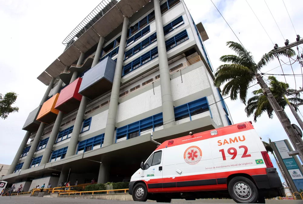 Motorista de ônibus é esfaqueado em Fortaleza durante assalto
