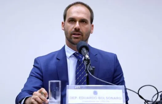 Eduardo Bolsonaro defende compra de leite condensado por militares