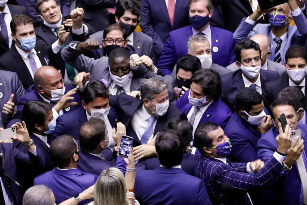 Saiba como deputados e senadores do Ceará reagiram às eleições da Câmara e Senado