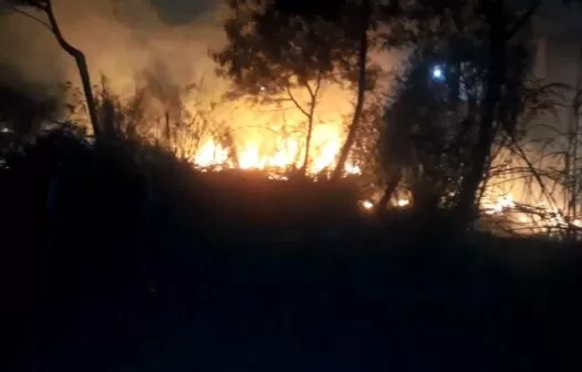 Comemoração de Réveillon provoca incêndio de grandes proporções