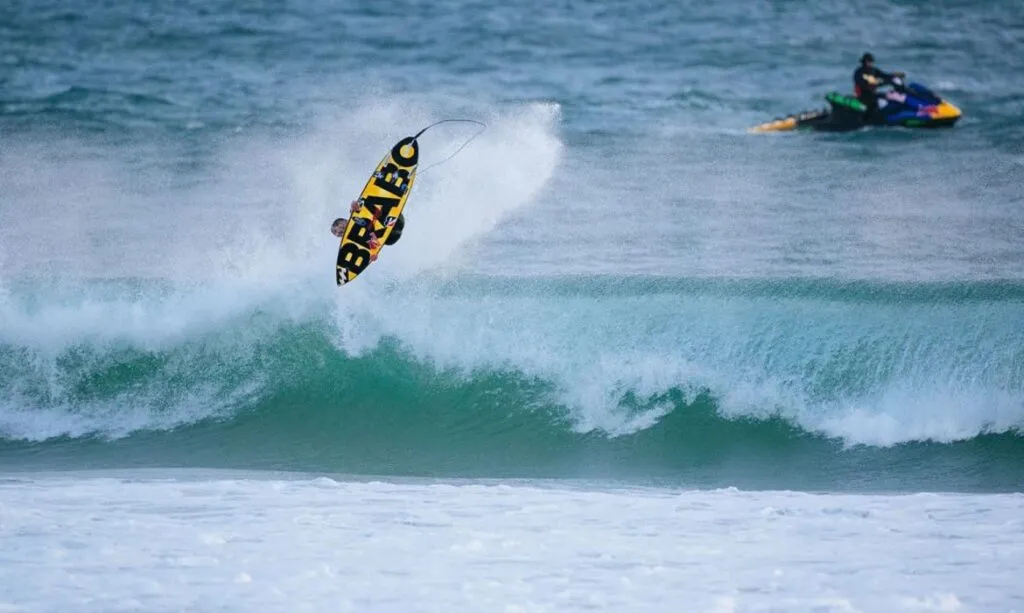 Brasil classifica 4 surfistas à próxima fase na etapa de Peniche