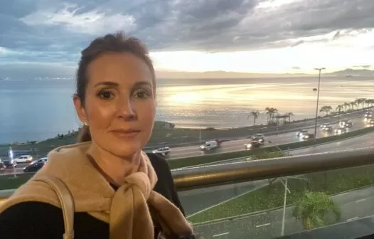 Jornalista Renata Capucci revela diagnóstico de Parkinson; entenda mais sobre a doença degenerativa