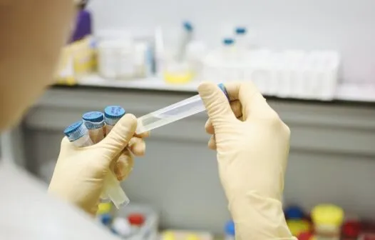 Ômicron pode ser o vírus de mais rápida propagação da história